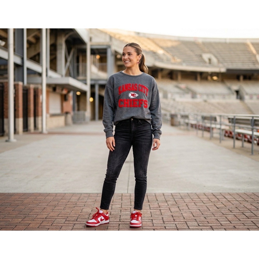 Team Apparel Kansas City Chiefs Sweatshirt Womens L Grey Chenille NFL Gameday